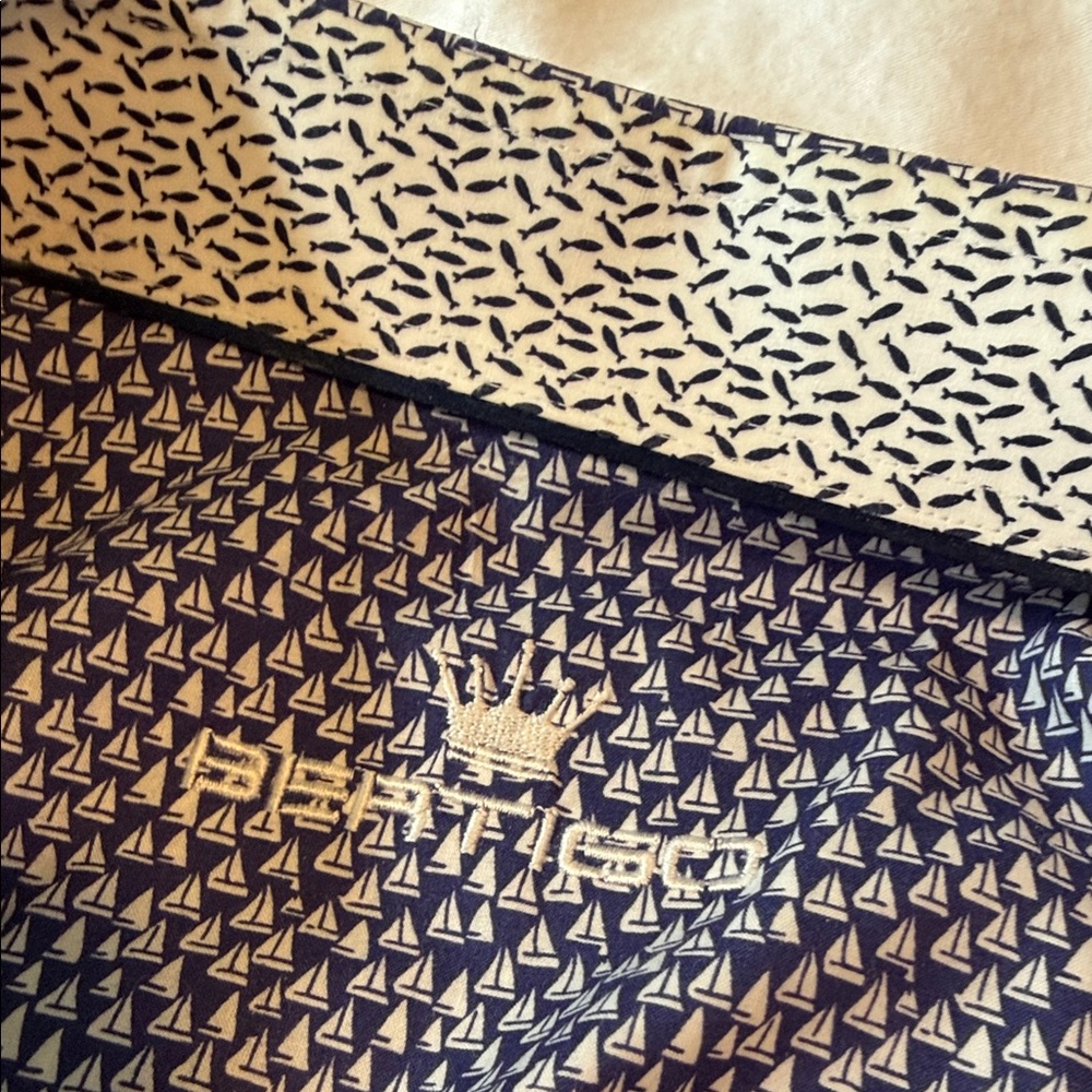 Stylish Blue and White Patterned Button-Down Shirt - image 4